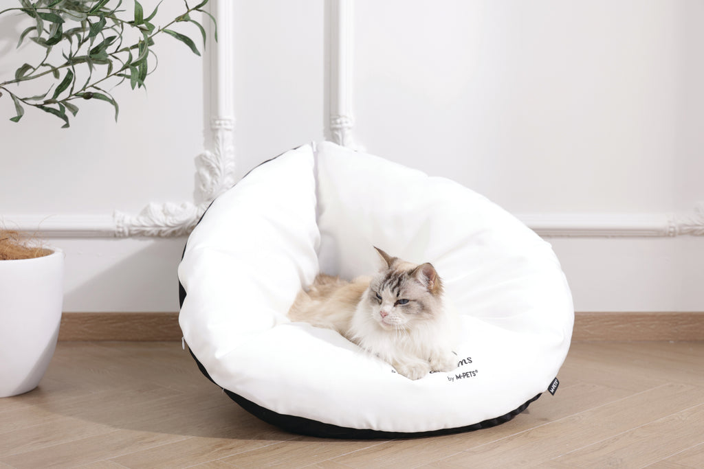 SWEET DREAMS triangle cushion black&white