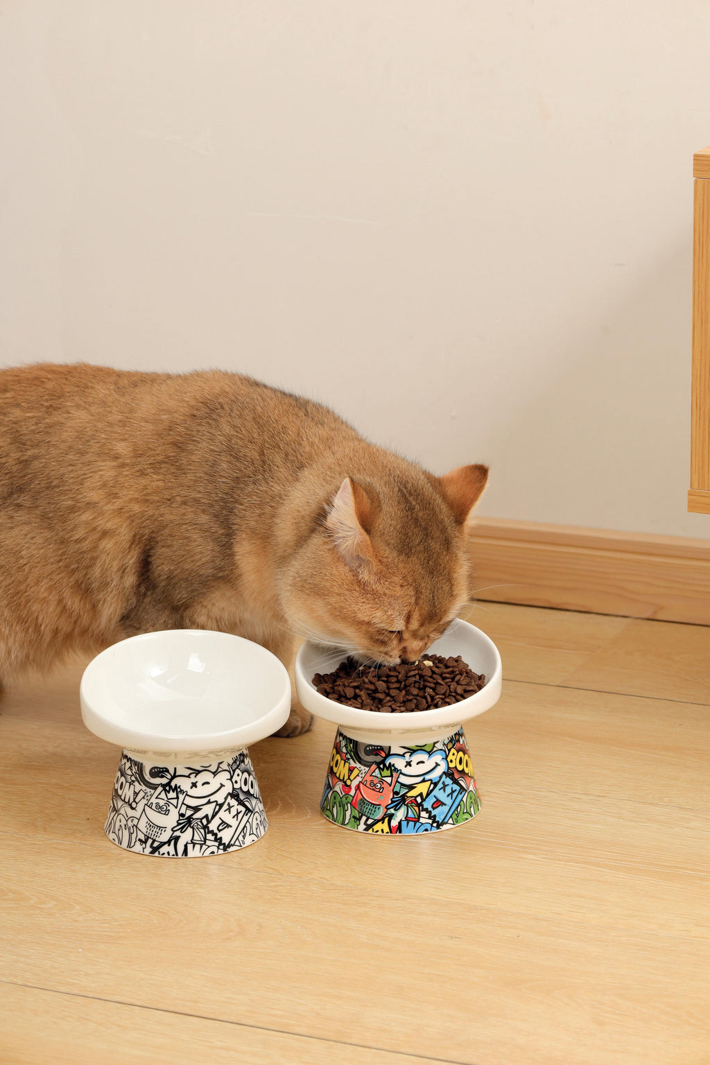 URBANSTYLE TILT'D Raised Ceramic Bowl White & Black