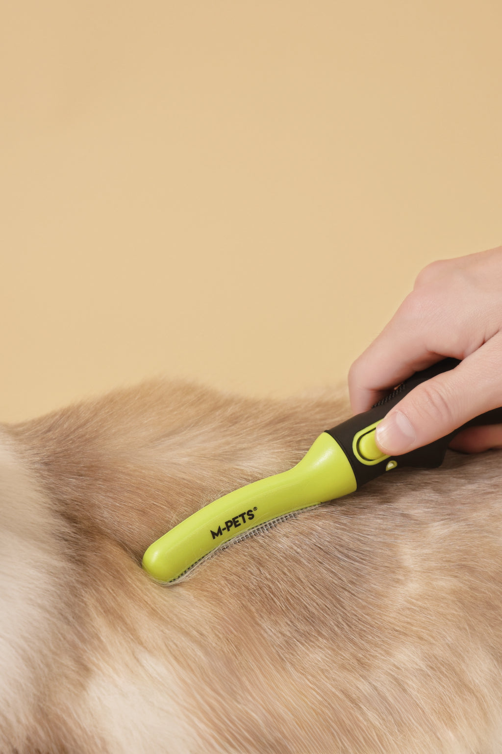 CLICK AND GROOM Curved brush