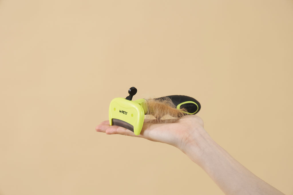 CLICK and GROOM Deshedding Brush