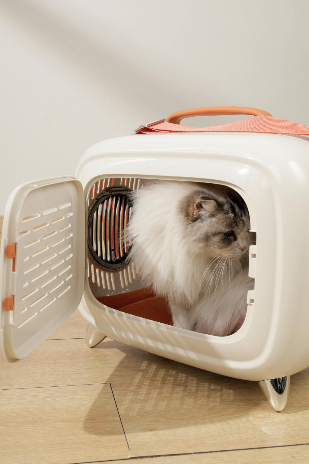 SIXTIES TV Pet Carrier White